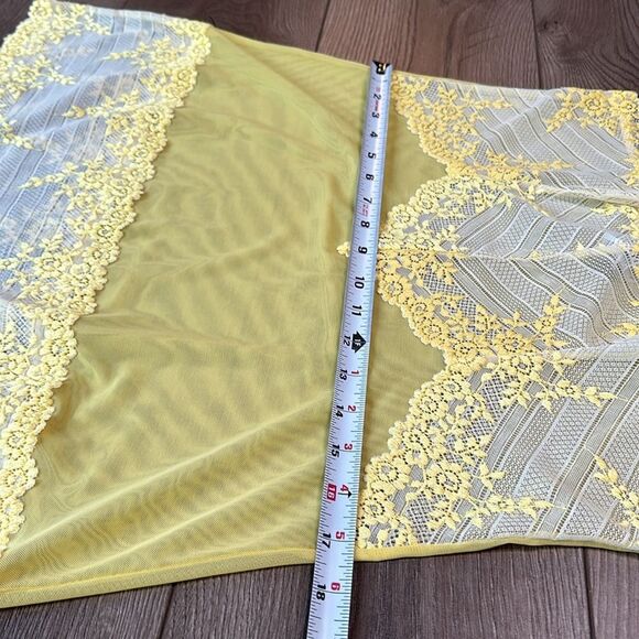 NWOT Wacoal Embrace Yellow And White Lace Chemise Slip Size L/XL - Picture 8 of 11